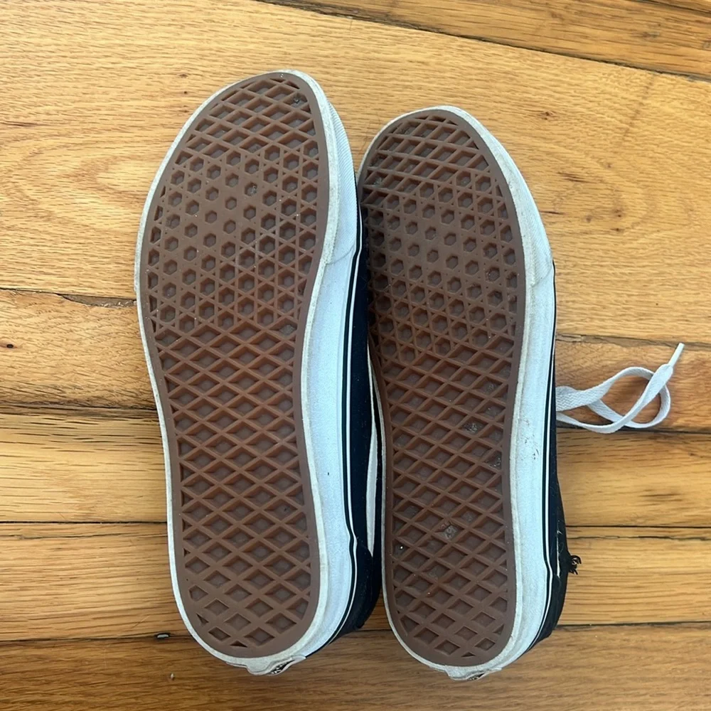 Vans - Picture 2 of 5